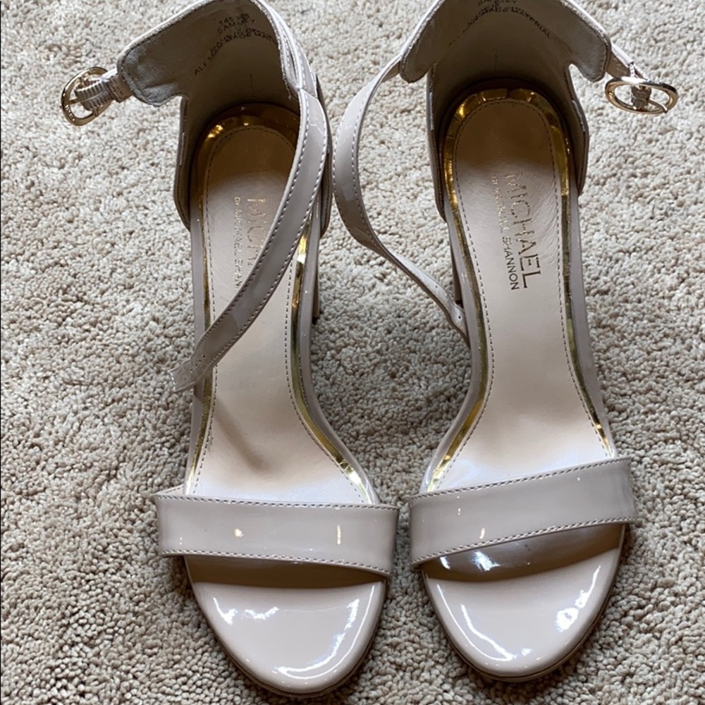 Open toed chunky heel